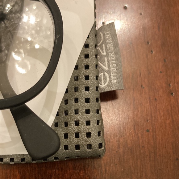 Ez2c by Foster Grant Izzy black reading glasses and coordinating case - Picture 5 of 7